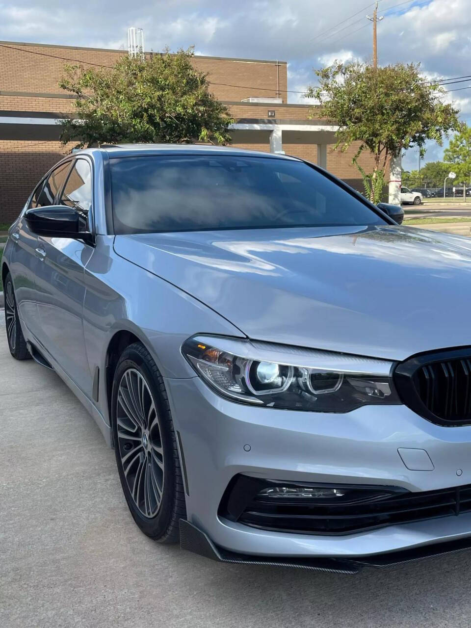 2019 BMW 5 Series for sale at MOTOR VILLAGE LLC in Houston, TX