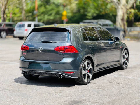 2017 Volkswagen Golf GTI Sport