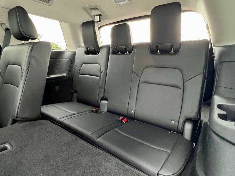 2022 Nissan Pathfinder SL