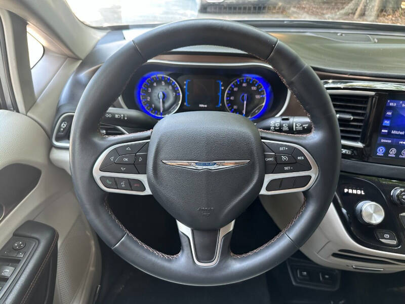 2017 Chrysler Pacifica Touring-L