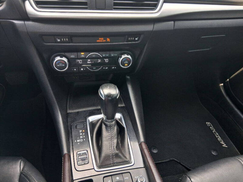2017 Mazda MAZDA3 Touring