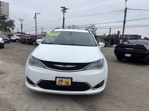 2017 Chrysler Pacifica Touring Plus