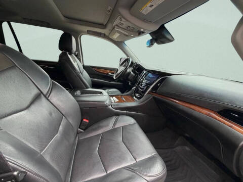 2018 Cadillac Escalade Luxury