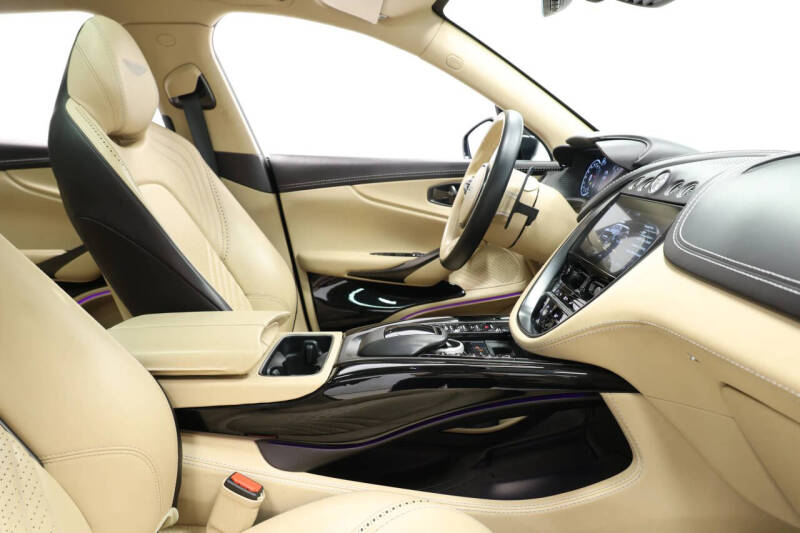 2021 Aston Martin DBX
