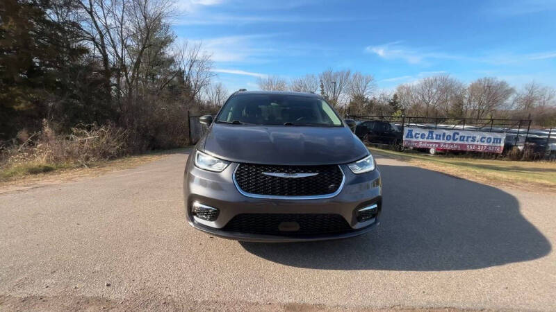 2022 Chrysler Pacifica Touring L photo 7