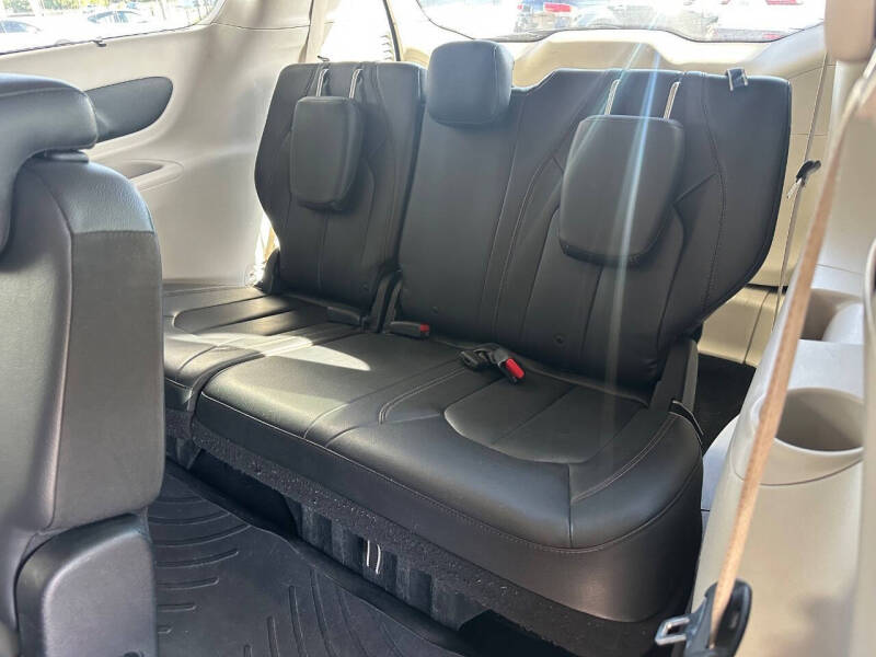 2017 Chrysler Pacifica Touring-L