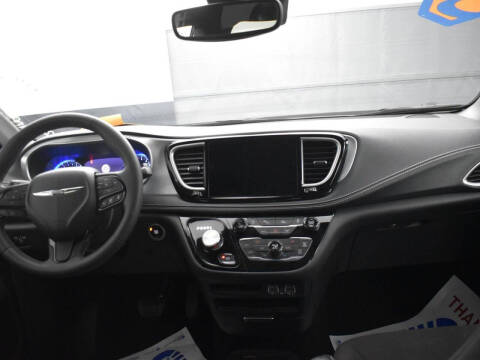 2024 Chrysler Pacifica Touring