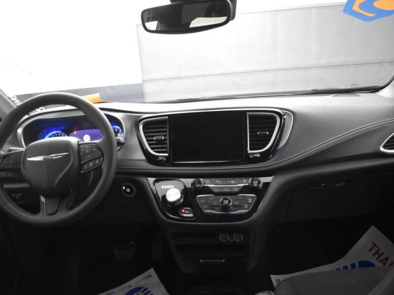 2024 Chrysler Pacifica Touring