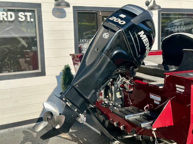 2018 Tracker Targa V18