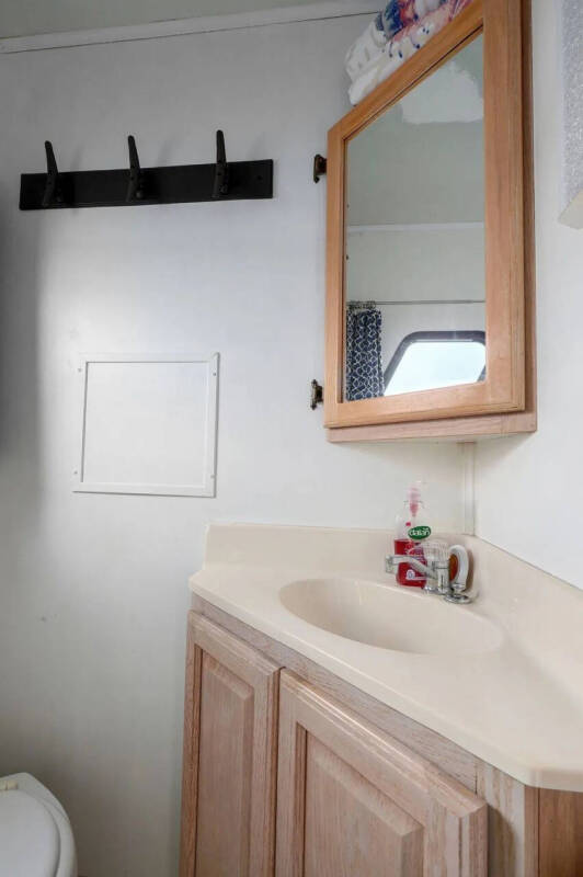 2000 FUN COUNTRY HOUSE BOAT