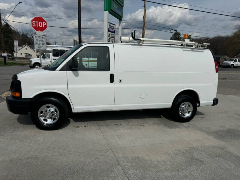 2011 Chevrolet Express Cargo Work Van photo 2