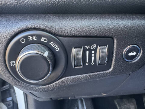 2016 Chrysler 200 LX