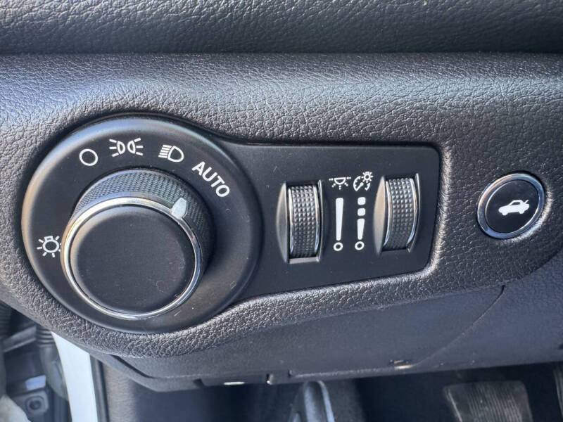 2016 Chrysler 200 LX