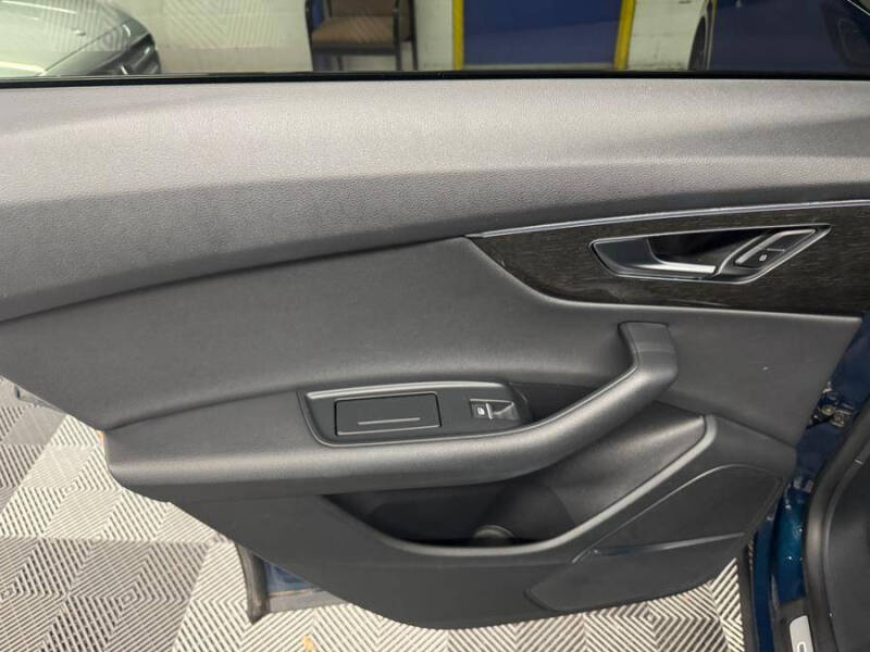 2019 Audi Q8 quattro Premium Plus 55 TFSI