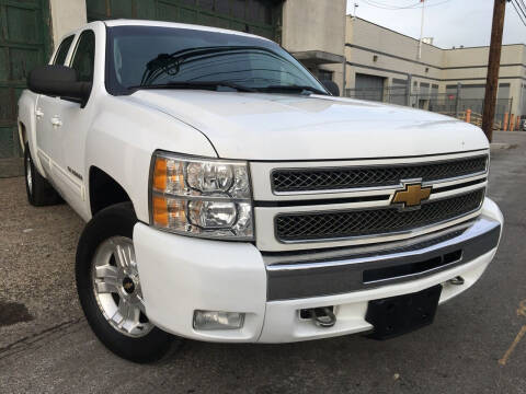 2013 Chevrolet Silverado 1500 for sale at Illinois Auto Sales in Paterson NJ