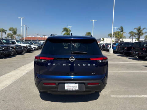 2024 Nissan Pathfinder SV