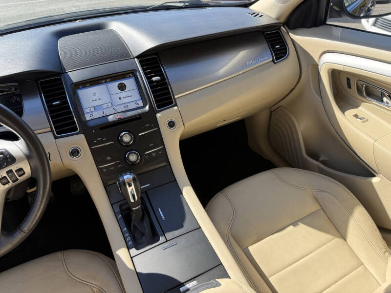 2017 Ford Taurus SEL