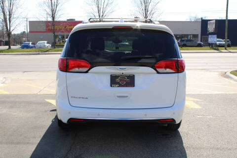 2017 Chrysler Pacifica Touring-L