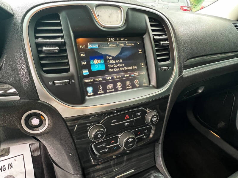 2018 Chrysler 300 Touring