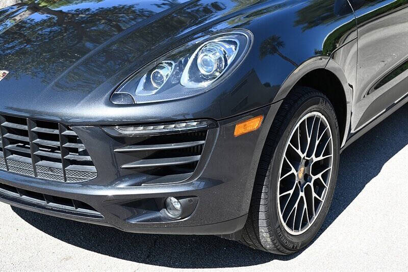 2017 Porsche Macan 10