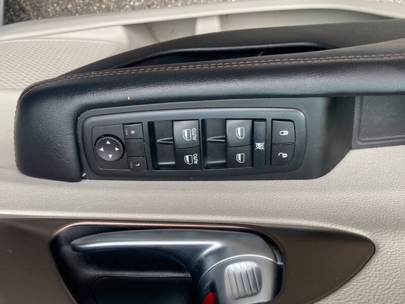 2017 Chrysler Pacifica Touring-L