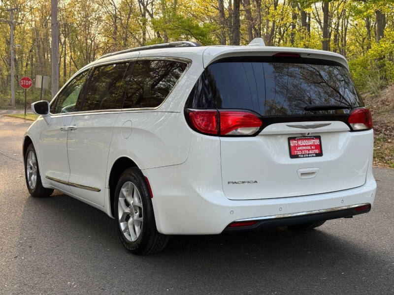 2017 Chrysler Pacifica Touring-L Plus