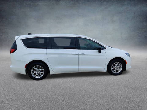 2024 Chrysler Voyager LX