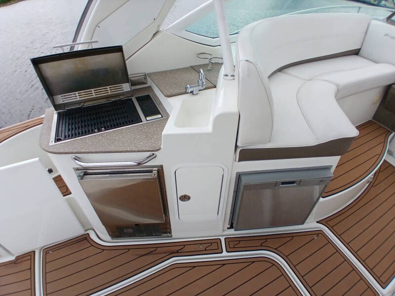 2012 Cruisers Yachts 380 Express