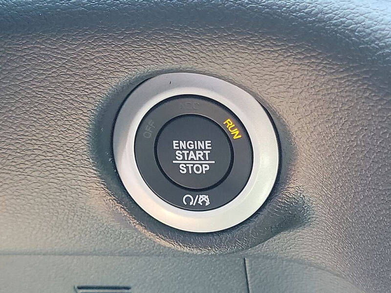 2025 Chrysler Voyager LX