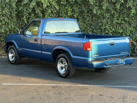 2000 Chevrolet S-10 LS