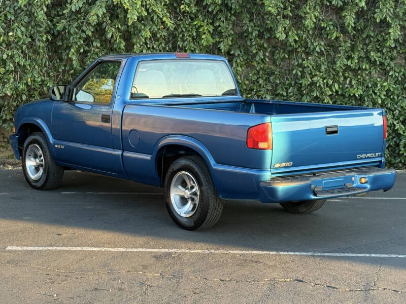 2000 Chevrolet S-10 LS