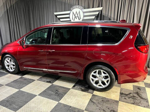 2017 Chrysler Pacifica Touring-L Plus