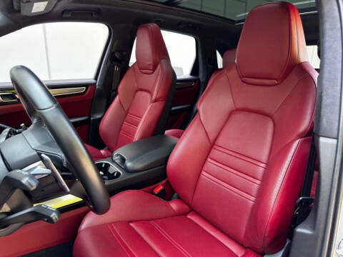 2022 Porsche Cayenne Turbo S E-Hybrid