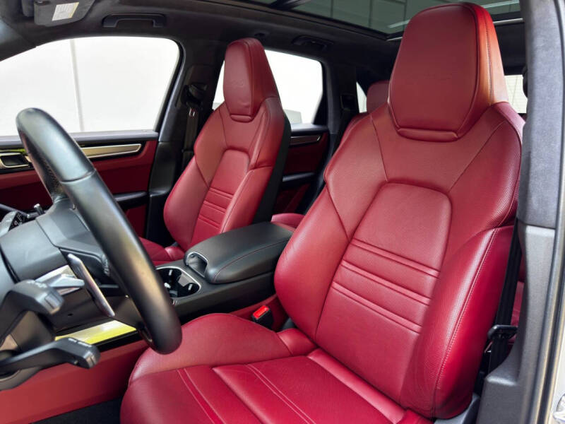 2022 Porsche Cayenne Turbo S E-Hybrid