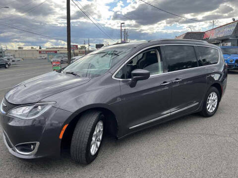 2020 Chrysler Pacifica Touring L