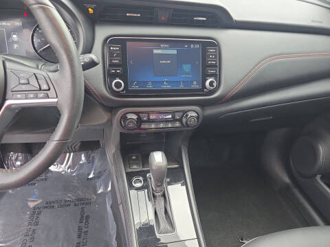 2023 Nissan Kicks SR