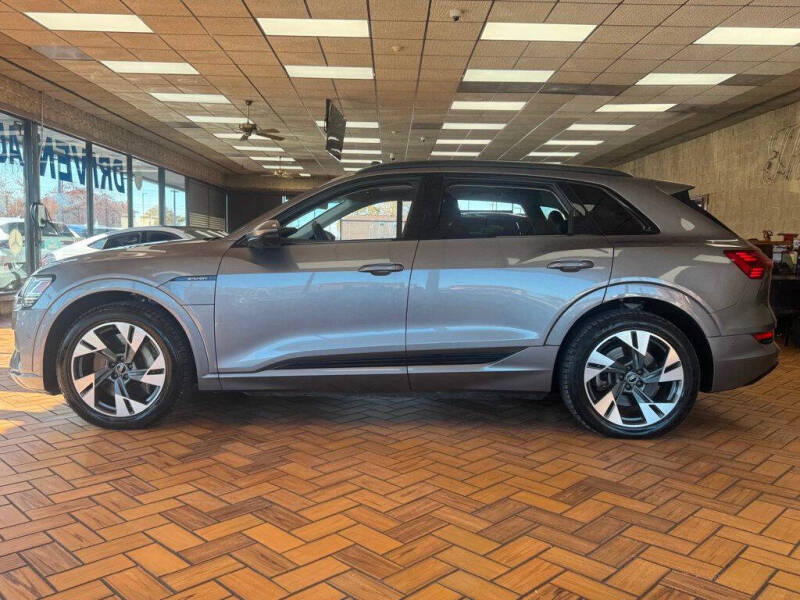 2021 Audi e-tron quattro Premium