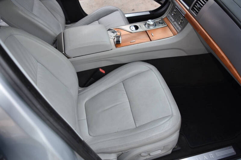 2009 Jaguar XF Luxury