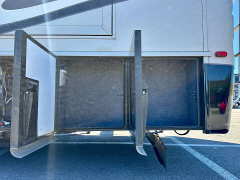 2014 Freightliner XCR Chassis