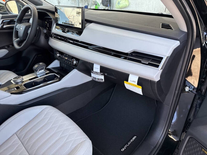 2025 Mitsubishi Outlander SEL Platinum Edition