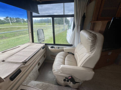 2007 Winnebago Adventurer