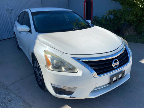 2013 Nissan Altima for sale at Dixie Auto Sales in Houston TX