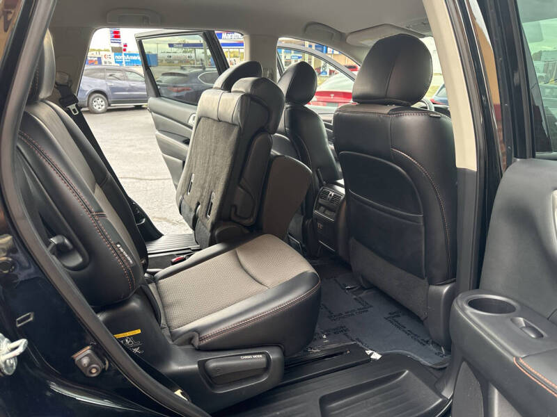 2020 Nissan Pathfinder SV