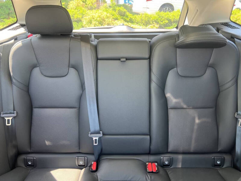 2025 Volvo XC60 T8 Plus Dark Theme