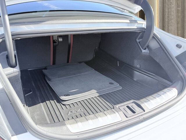 2024 Audi e-tron GT quattro Premium Plus