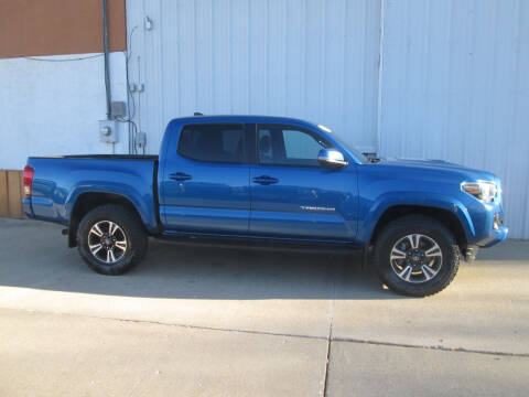 2016 Toyota Tacoma for sale at Parkway Motors in Osage Beach MO