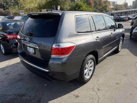 2011 Toyota Highlander SE
