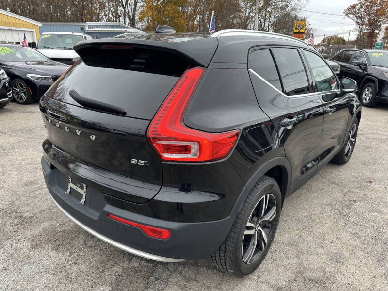 2023 Volvo XC40 B5 Plus Bright Theme