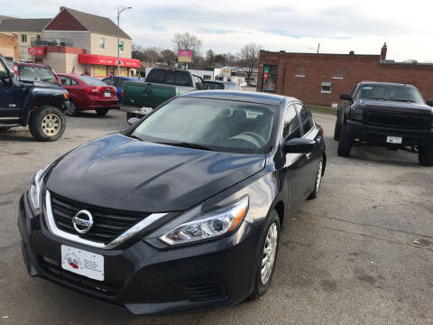 2017 Nissan Altima for sale at HIDALGOS AUTO SALES in Omaha NE