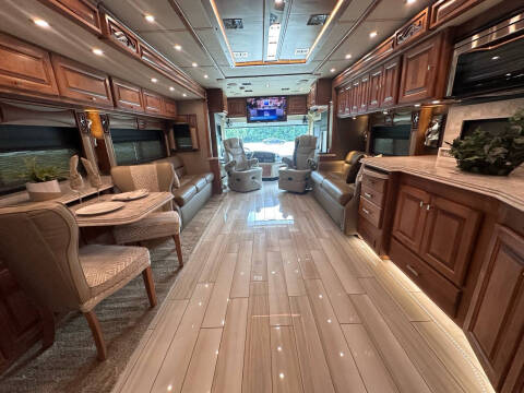 2019 Tiffin Phaeton 40qkh BUNK BEDS, King Bed